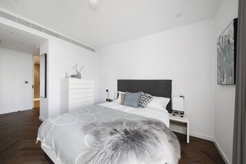 Online design Modern Bedroom by Katerina P. thumbnail