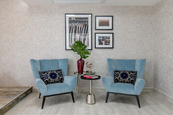 Online design Contemporary Hallway/Entry by Jatnna M. thumbnail
