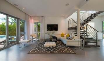 Online design Modern Living Room by Sara L. thumbnail