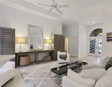 Online design Modern Living Room by Chrystal C. thumbnail