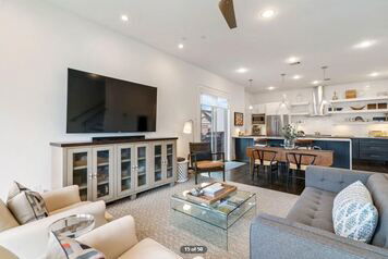 Online design Modern Living Room by Emina A. thumbnail