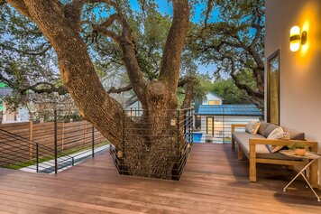 Online design Modern Patio by Marisol O. thumbnail