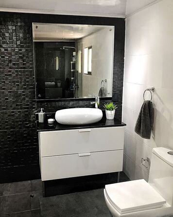 Online design Modern Bathroom by Yumilka S. thumbnail