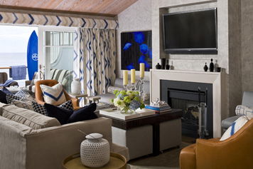 Online design Traditional Living Room by Cynthia T. thumbnail