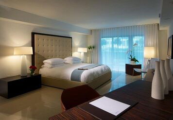 Online design Modern Bedroom by Marcela O. thumbnail