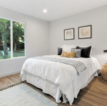 Online design Contemporary Bedroom by Vanessa T. thumbnail