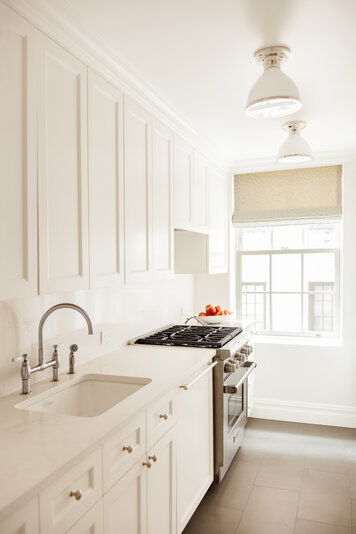 Online design Traditional Kitchen by Leonora M. thumbnail