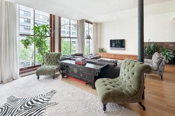 Online design Modern Living Room by Neerja L. thumbnail