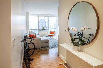 Online design Modern Hallway/Entry by Leonora M. thumbnail