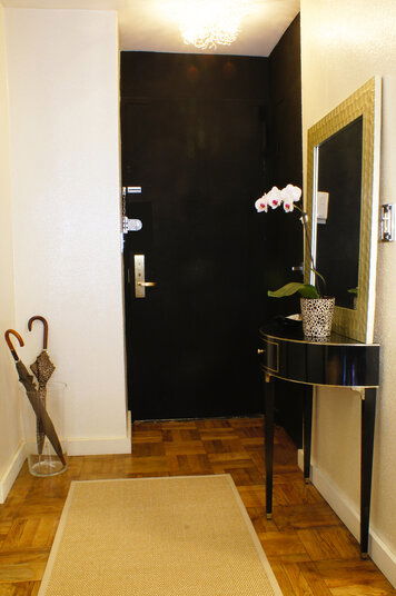 Online design Modern Hallway/Entry by Renata G. thumbnail