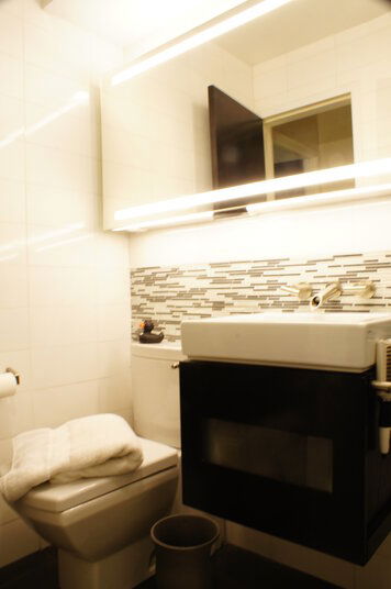 Online design Modern Bathroom by Renata G. thumbnail