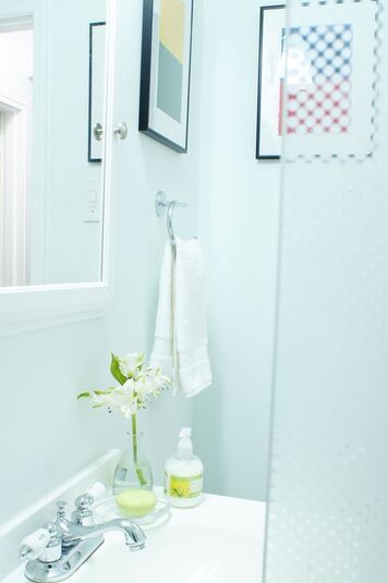 Online design Contemporary Bathroom by Renata G. thumbnail