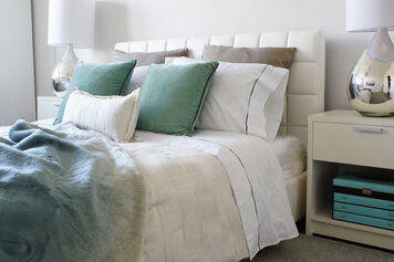 Online design Contemporary Bedroom by Renata G. thumbnail
