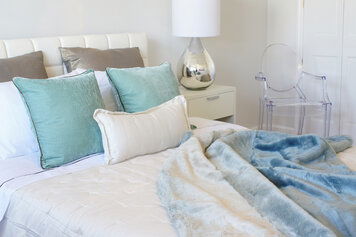 Online design Contemporary Bedroom by Renata G. thumbnail