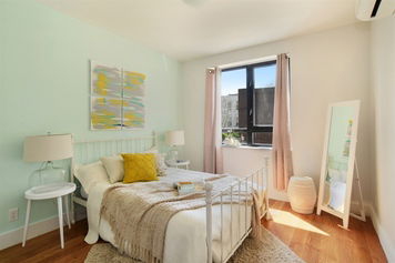 Online design Country/Cottage Bedroom by Joyce T thumbnail
