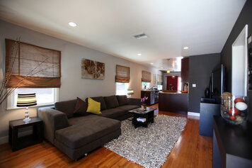 Online design Modern Combined Living/Dining by Serena Z. thumbnail