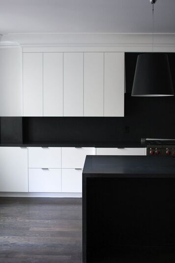 Online design Modern Kitchen by Michelle P. thumbnail