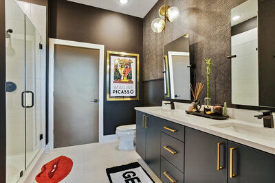 Online design Modern Bathroom by Marve M. thumbnail