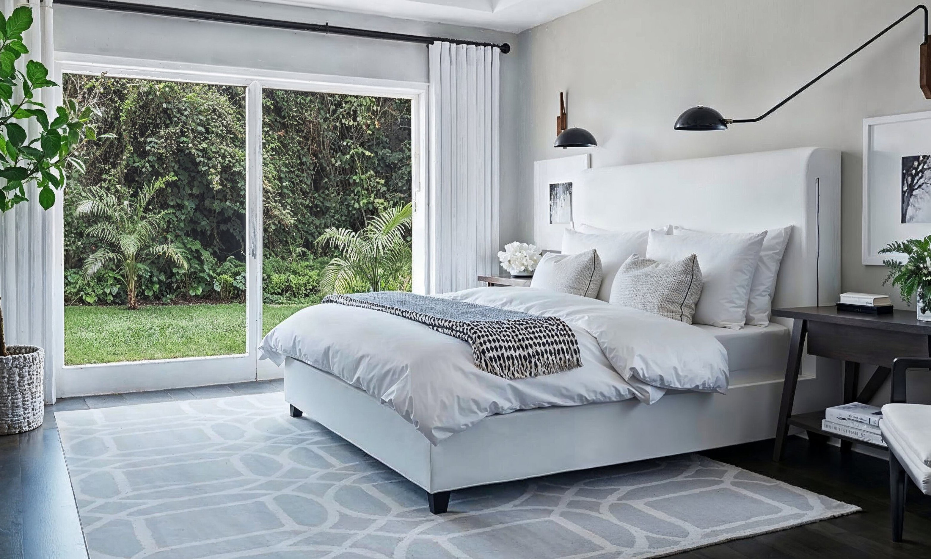 Diseño de Interior de Dormitorio Blanco y Gris Moderno por diseñadores de interiores en St. Petersburg, Florida
