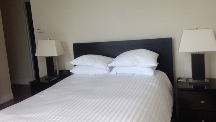 Sleek-Warm-Apartment-Before-Photo