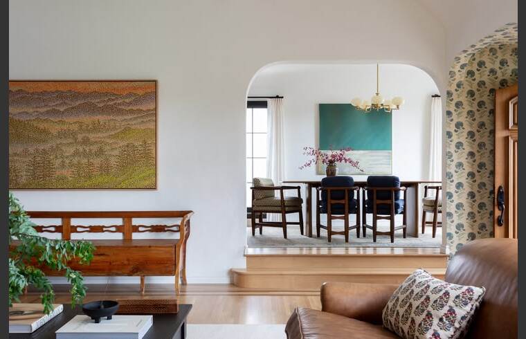 Online design Transitional Living Room by Meriol P. thumbnail