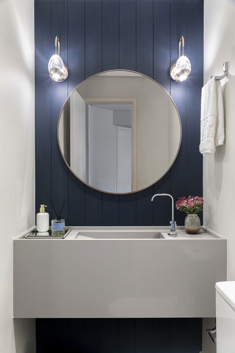 Online design Contemporary Bathroom by Gabriela L. thumbnail