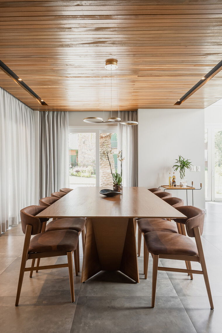 Online design Contemporary Dining Room by Gabriela L. thumbnail