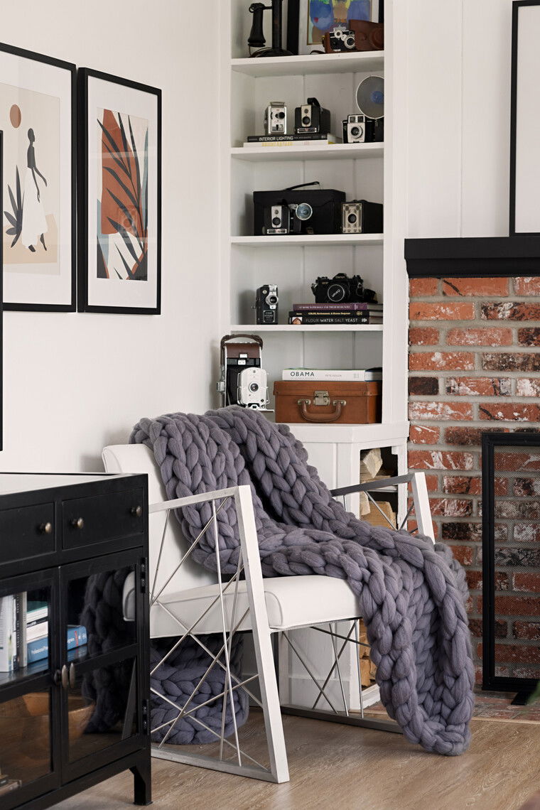 Diseño en línea Sala de estar ecléctica por Caity H. miniatura