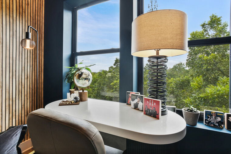 Online design Contemporary Home Office by Marve M. thumbnail