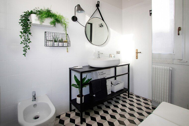 Online design Contemporary Bathroom by Elisabetta R. thumbnail
