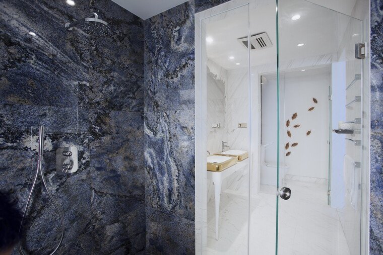 Online design Contemporary Bathroom by Sergio M. thumbnail