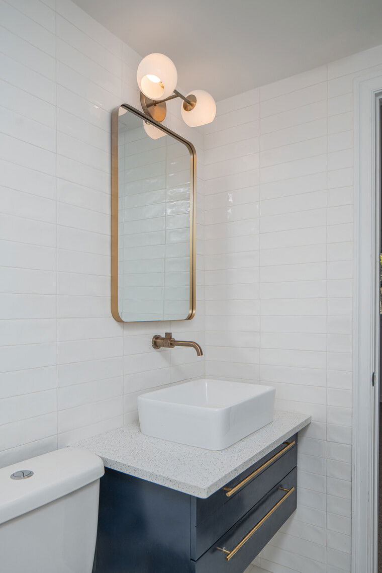 Diseño en línea Baño Moderno de Carla A. miniatura