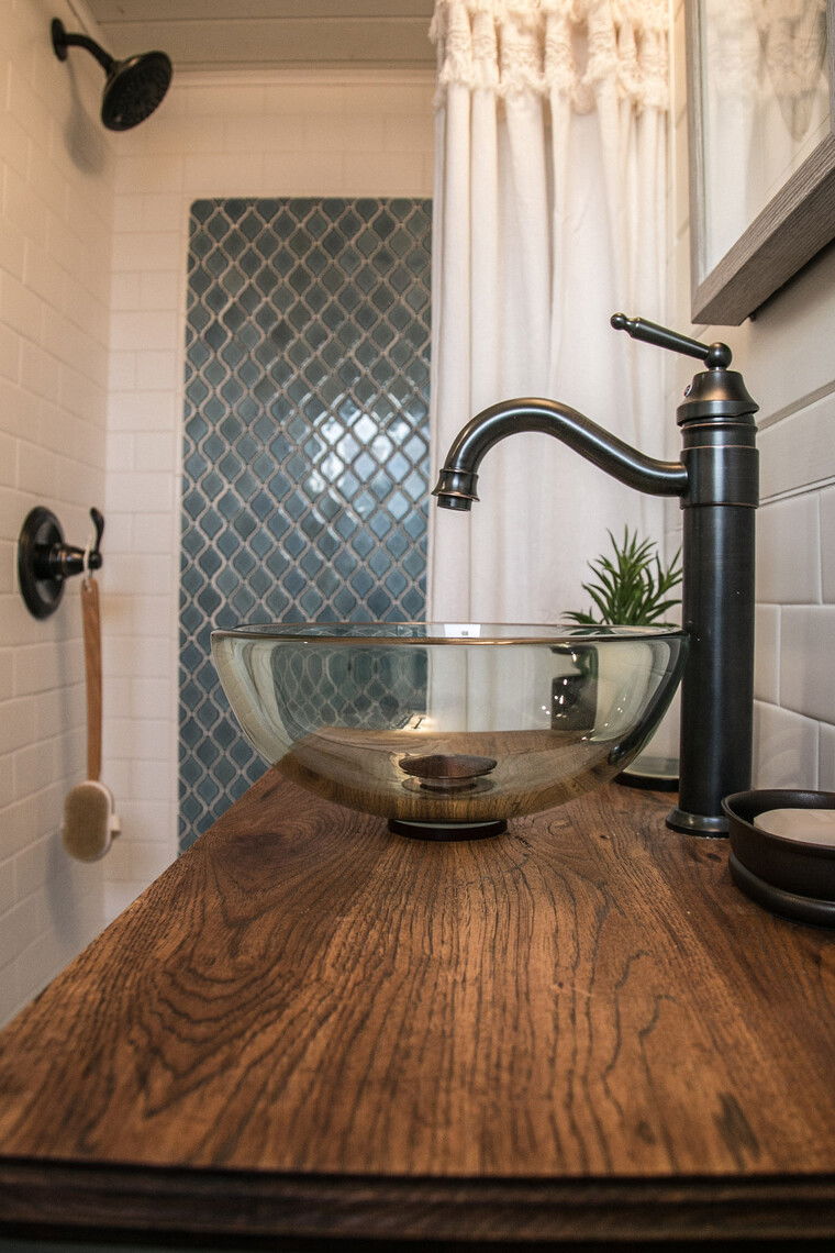 Diseño en línea Baño Transitional por Lindsey O. miniatura