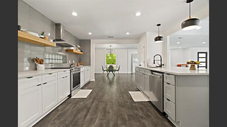 Online design Contemporary Kitchen by Ivonne O. thumbnail