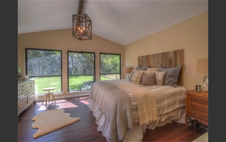 Online design Country/Cottage Bedroom by Lindsay D. thumbnail