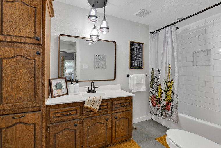 Online design Country/Cottage Bathroom by Cristiane P. thumbnail