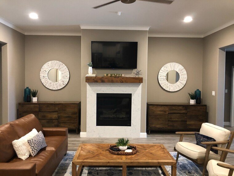Online design Transitional Living Room by Holly M. thumbnail