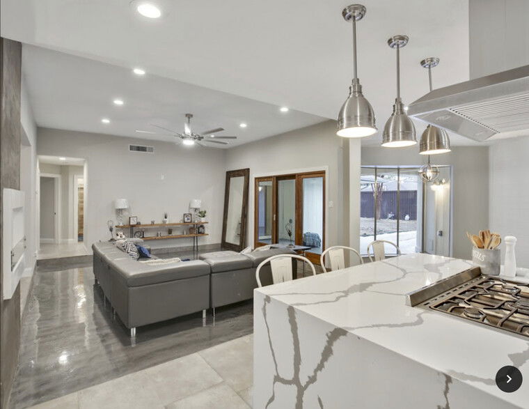Diseño en línea Sala/Comedor Contemporáneo Combinado por Holly M. miniatura
