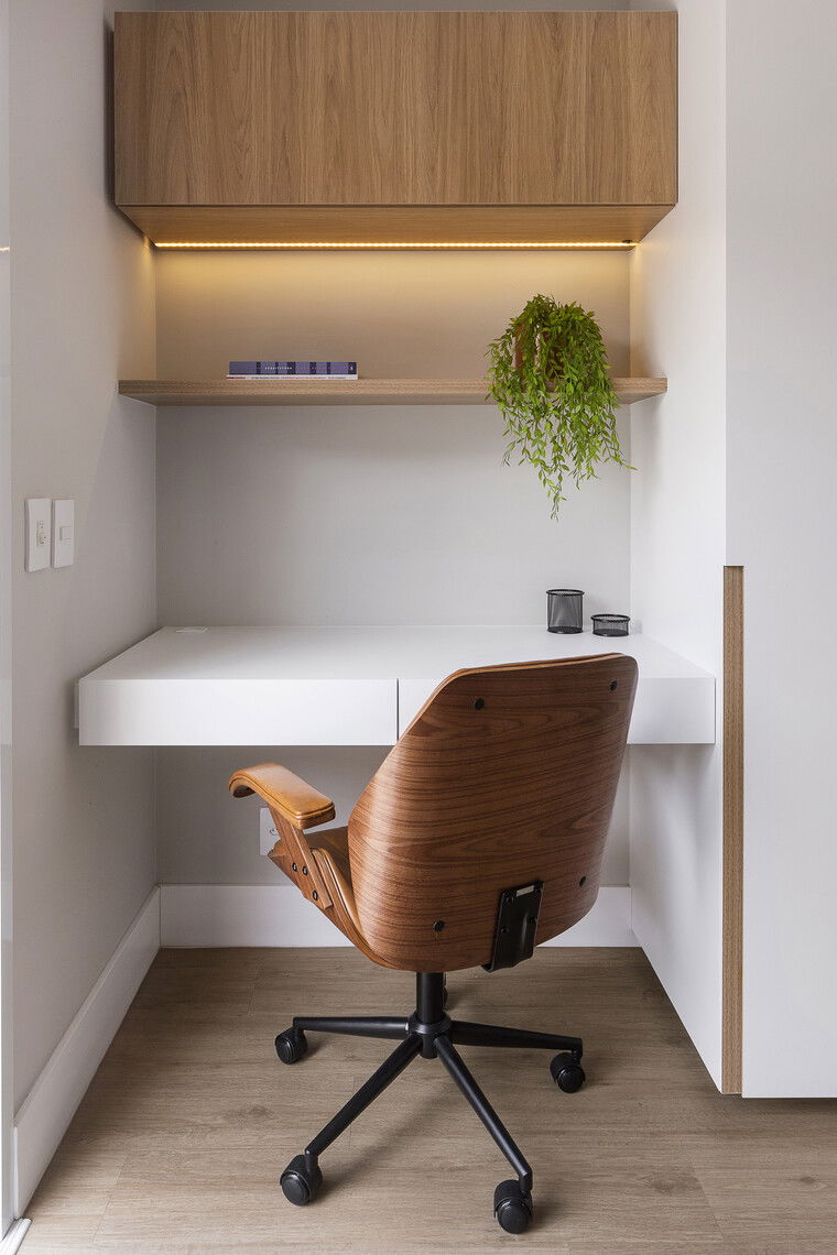 Online design Contemporary Home Office by Gabriela L. thumbnail