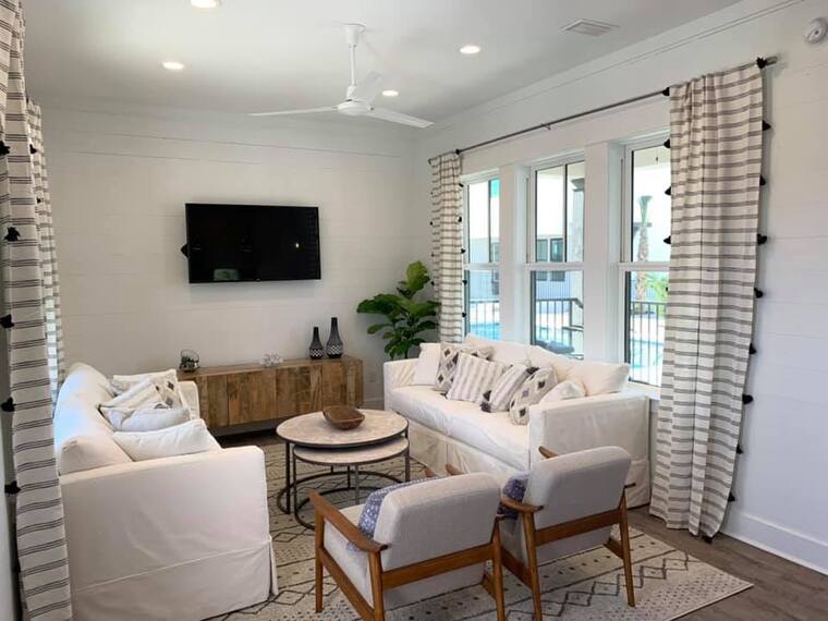 Online design Beach Living Room by Lacie H. thumbnail