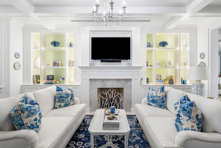Online design Traditional Living Room by Laura K. thumbnail