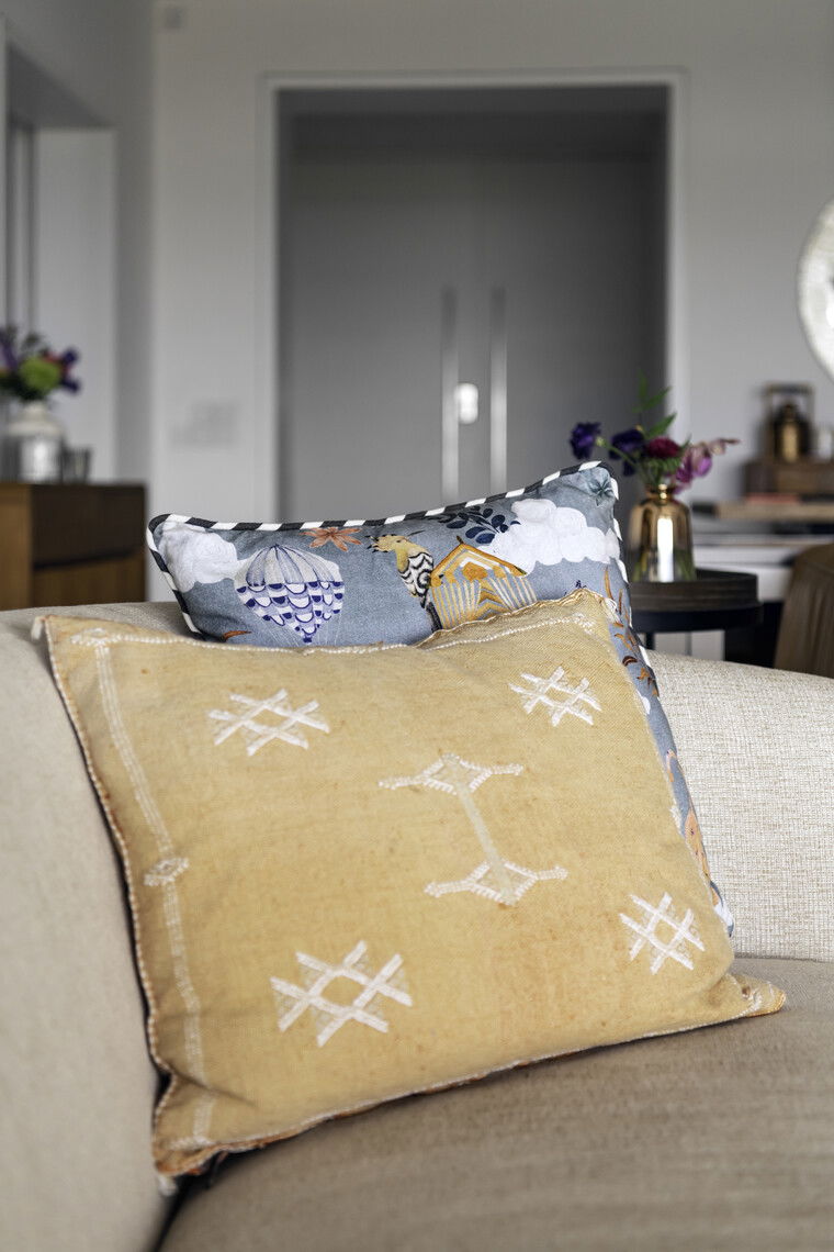 Online design Contemporary Living Room by Nazli U. thumbnail