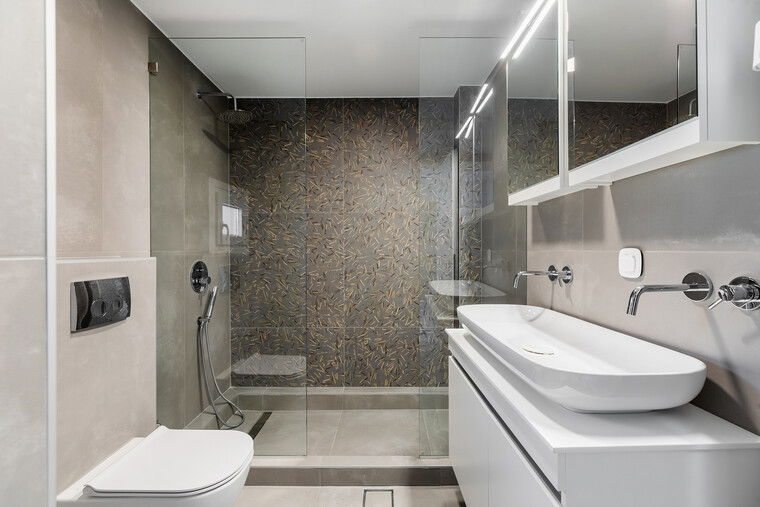 Online design Modern Bathroom by Sandra K. thumbnail