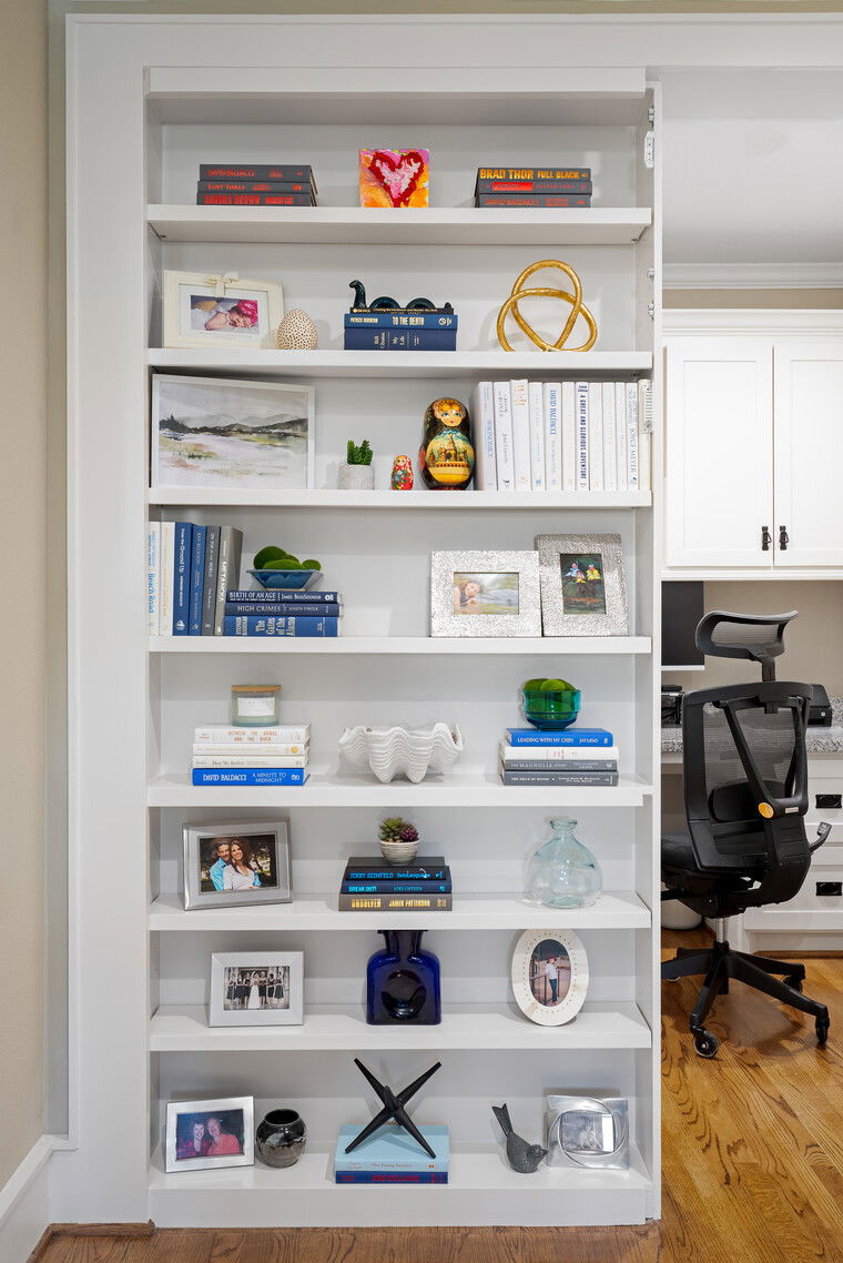Online design Modern Home Office by Lacie H. thumbnail