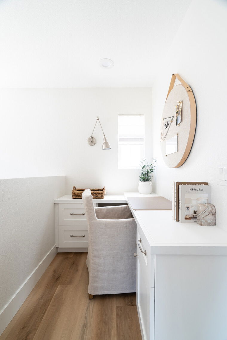 Online design Transitional Home Office by Laura R. thumbnail