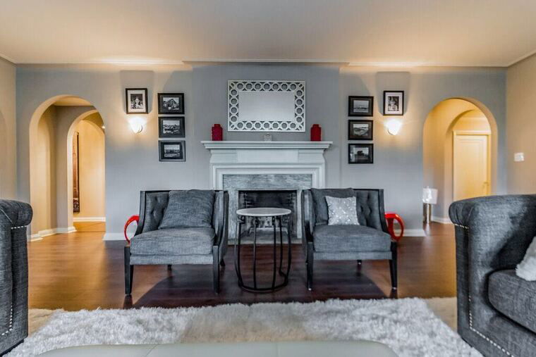 Online design Contemporary Living Room by Amy F.  thumbnail