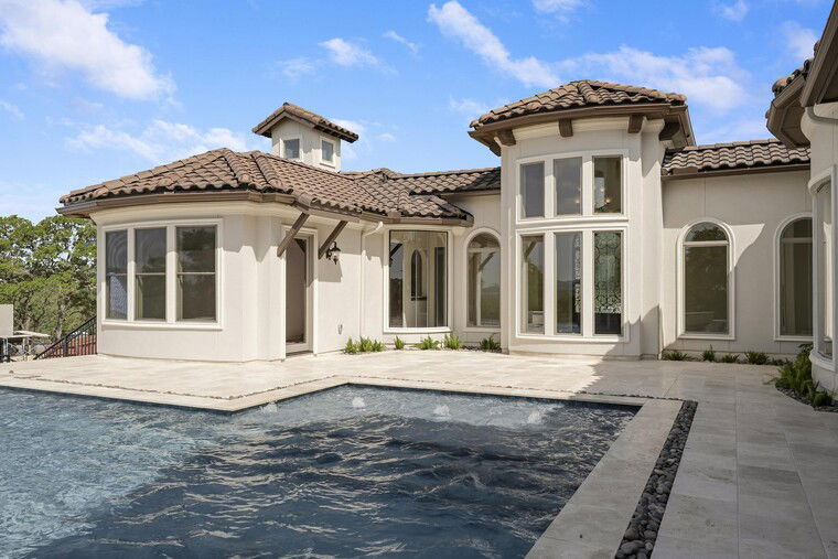 Online design Traditional Patio by Erica G. thumbnail