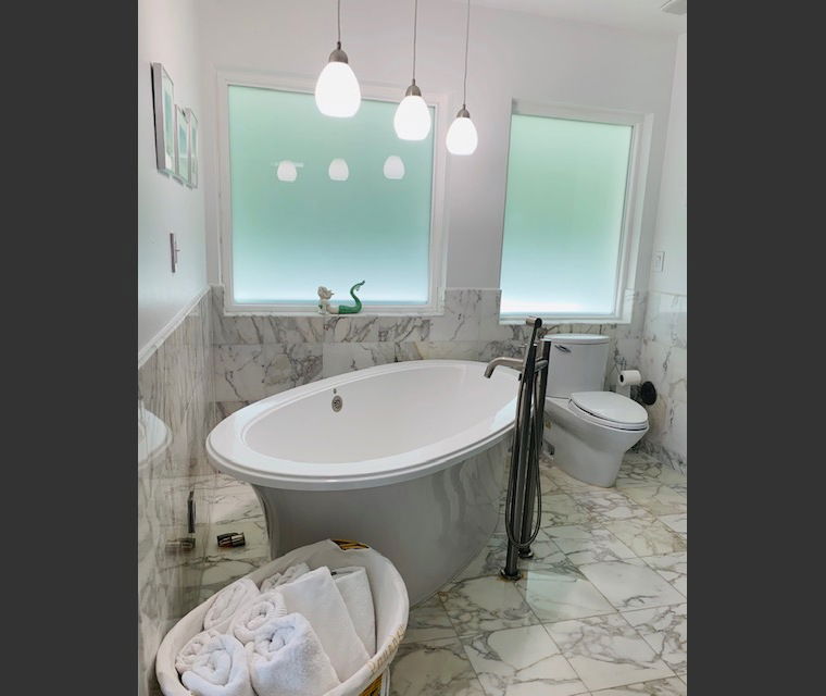 Online design Modern Bathroom by Laura C. thumbnail