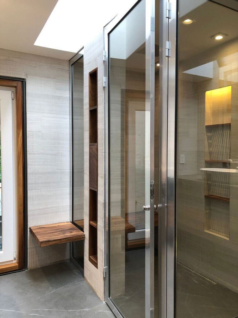 Online design Contemporary Bathroom by Sofia V. thumbnail