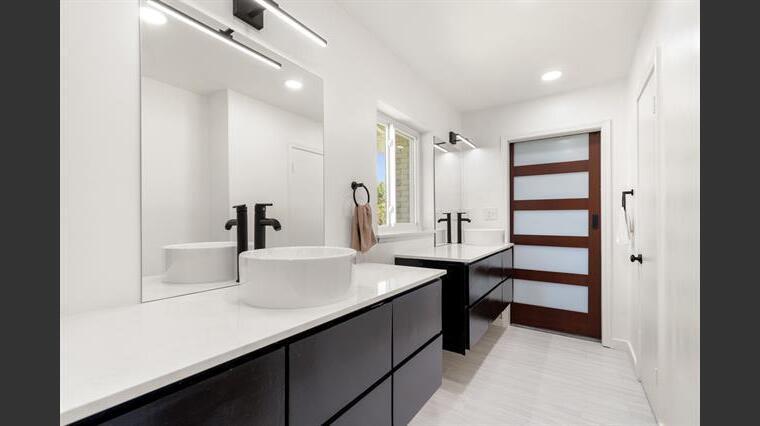 Online design Contemporary Bathroom by Ivonne O. thumbnail